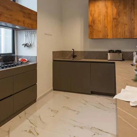 Ingrid 12, Emma Villa *