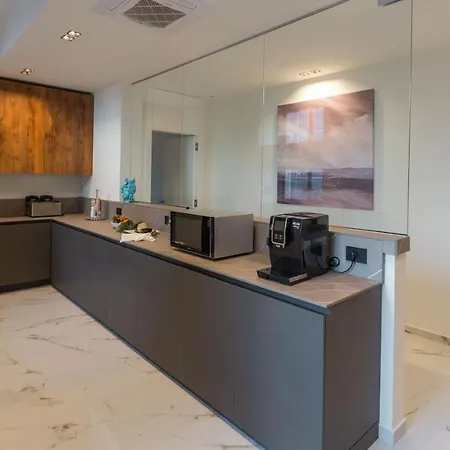 Villa Ingrid 12, Emma