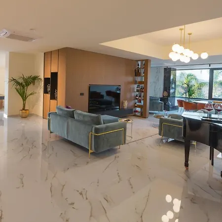 Ingrid 12, Emma Villa *