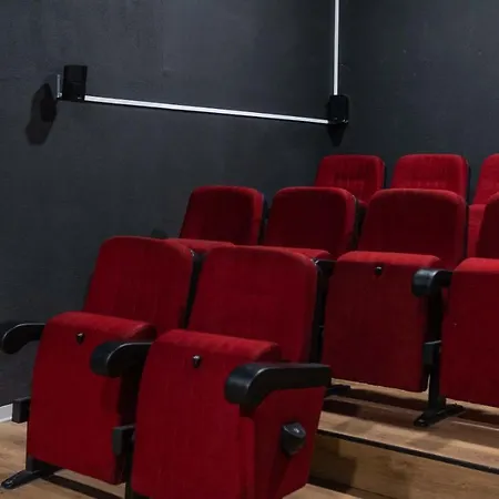 Ingrid 12, Emma Villa