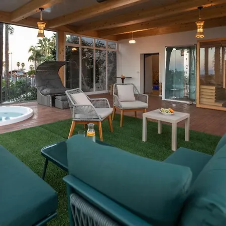 Ingrid 12, Emma Villa Santa Venerina